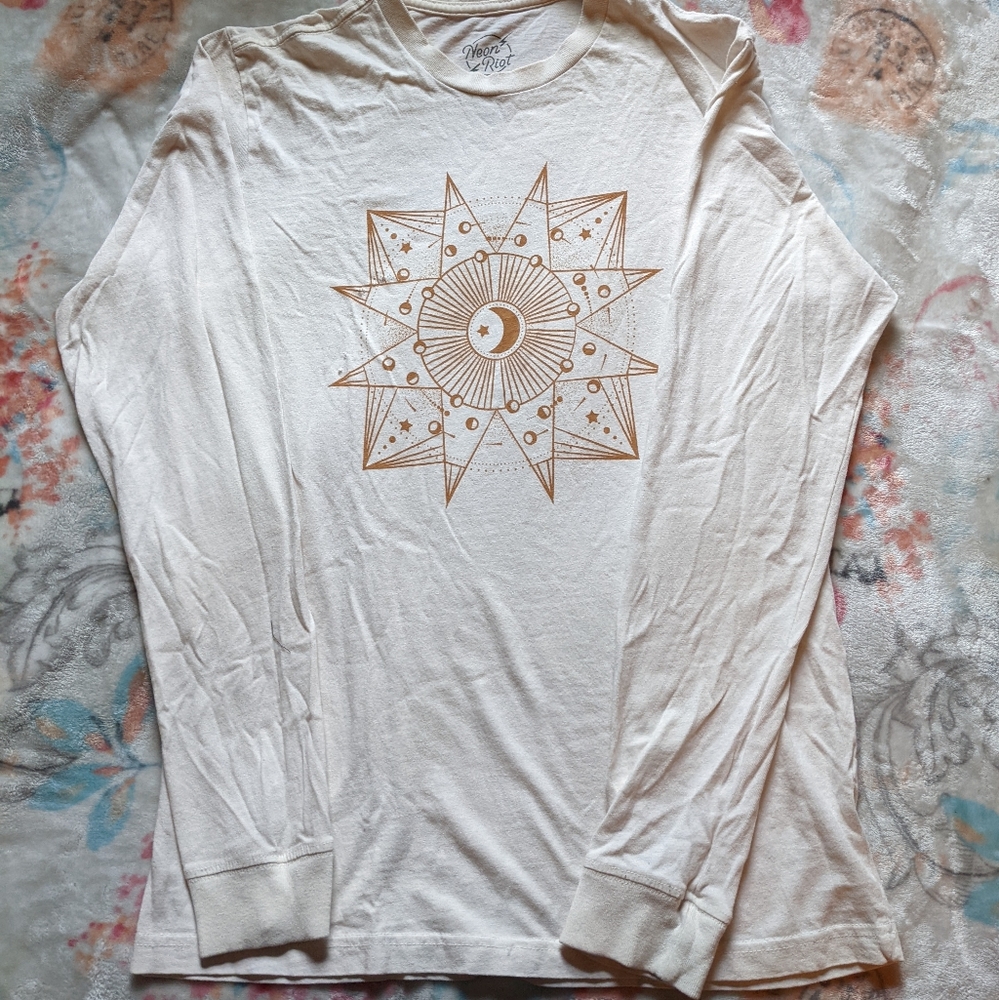 White long-sleeved graphic Tee